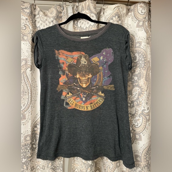 Spell Horns and Rattle Tee Size 8 🦄 - Picture 2 of 10